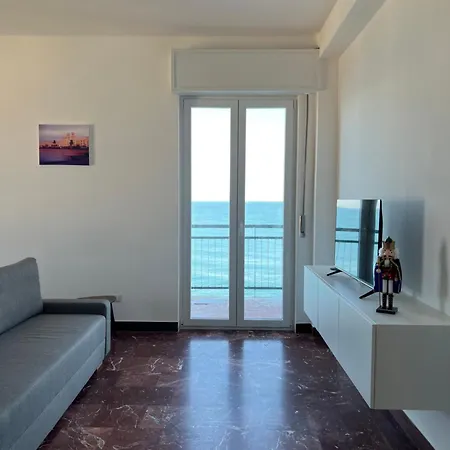 Isabel Apulian *